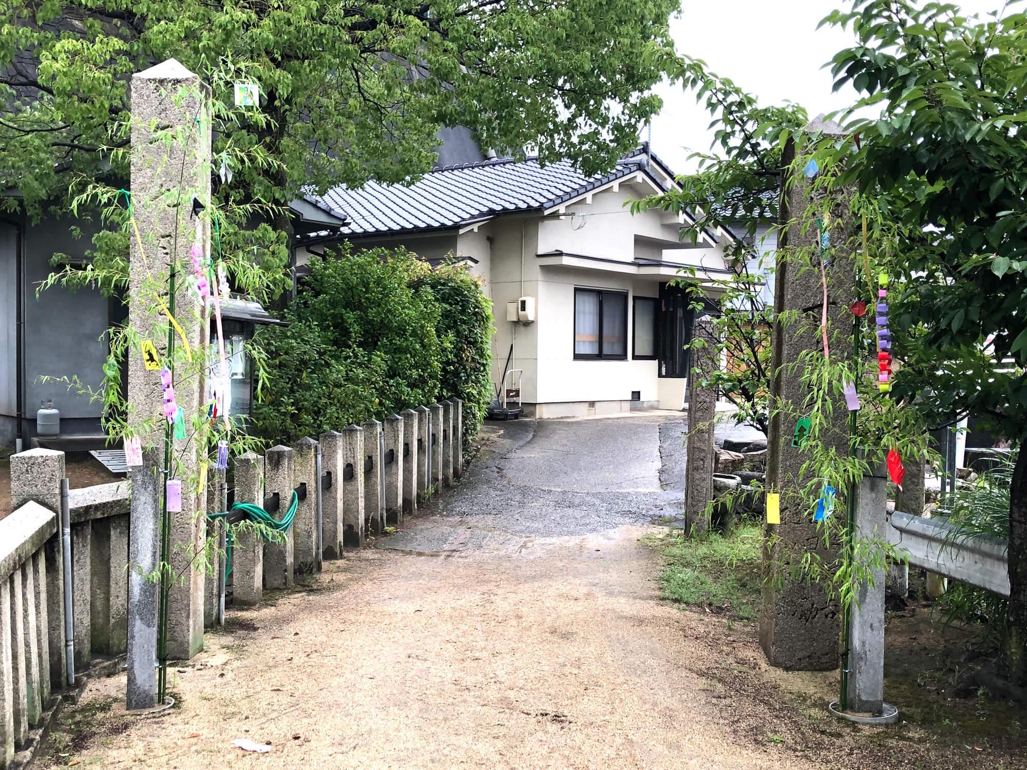 通路の七夕の笹 尾道・むかいしま 嚴島神社 通路の七夕の笹
